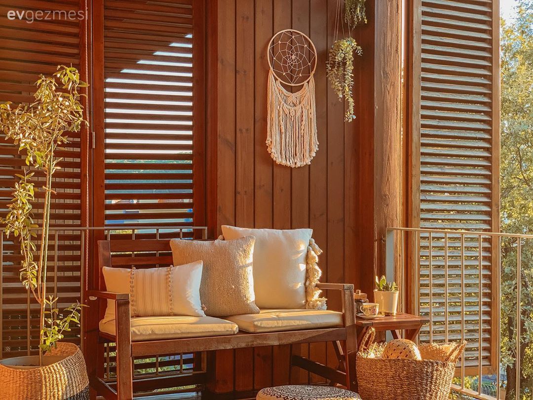 Balkon, Masif ahşap, Balkon masası, Balkon oturma grubu, Balkon zemini, Ev bitkisi, Makrome