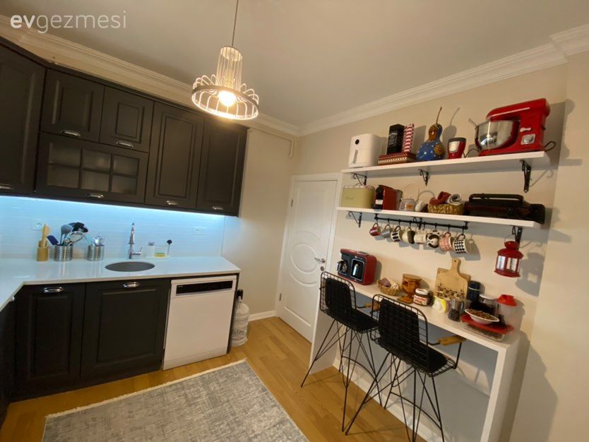 Mutfak, Gri mutfak, Rustik, Antrasit  , Shaker kapaklı dolaplar, Mutfak tezgahı, Beyaz, Mutfak tezgah arası, Tezgah arası seramik, Davlumbaz, Kahve köşesi