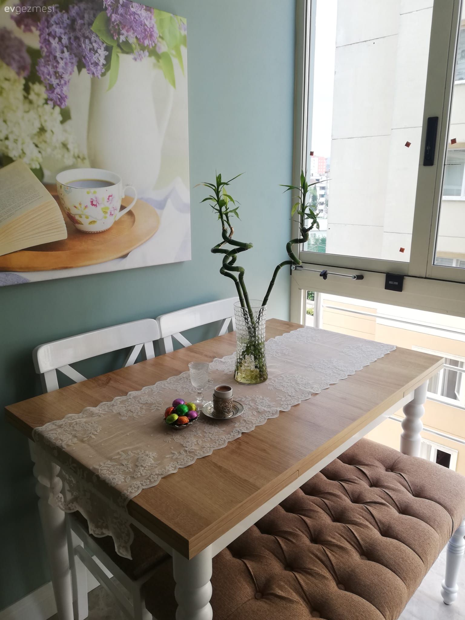 Mavi duvar, Tablo, Duvar dekorasyonu, Beyaz, Kahverengi, Bank, Sandalye, Ev bitkisi