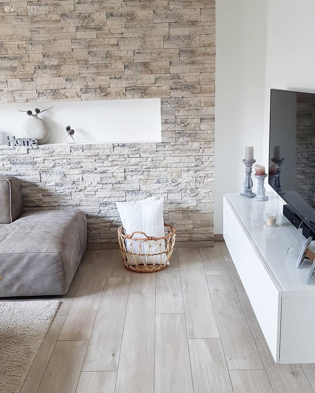 Taş duvar, Duvar dekorasyonu, Duvar Nişleri, Tv ünitesi, Tv ünitesi aksesuarları, Ev Aksesuar, Köşe koltuk, Koltuk takımı, Parke, Hasır sepet