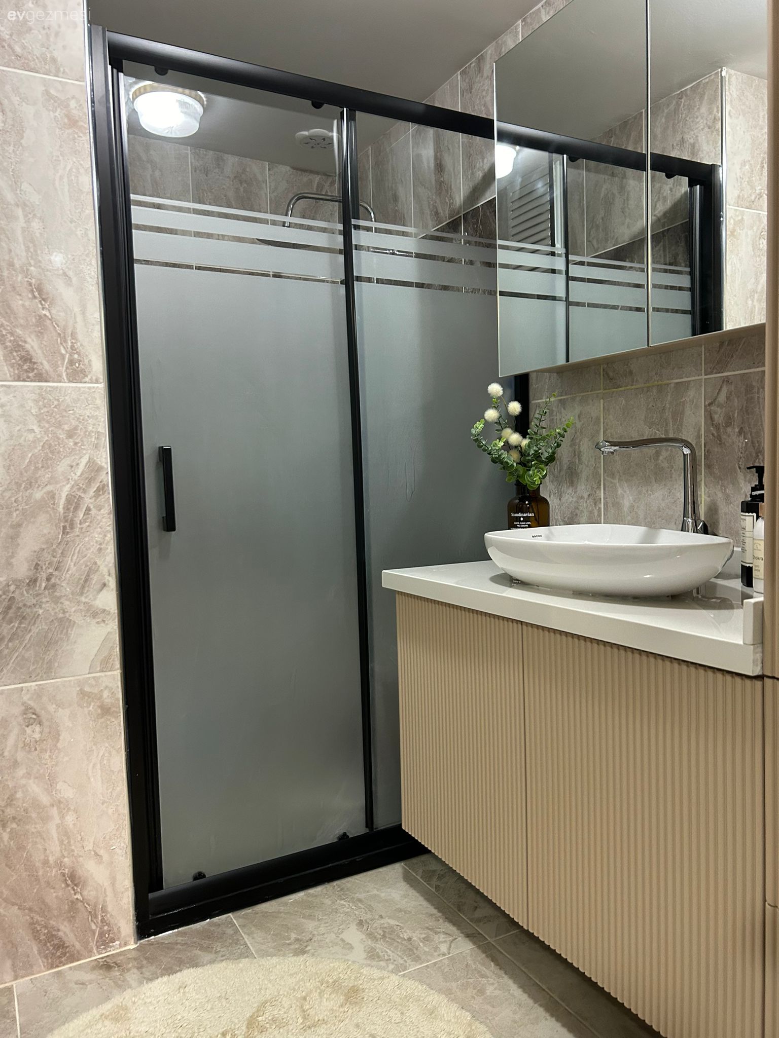 Banyo, Beyaz, Vizon, Krem, Siyah, Banyo dolabı, Banyo aynası, Banyo seramikleri