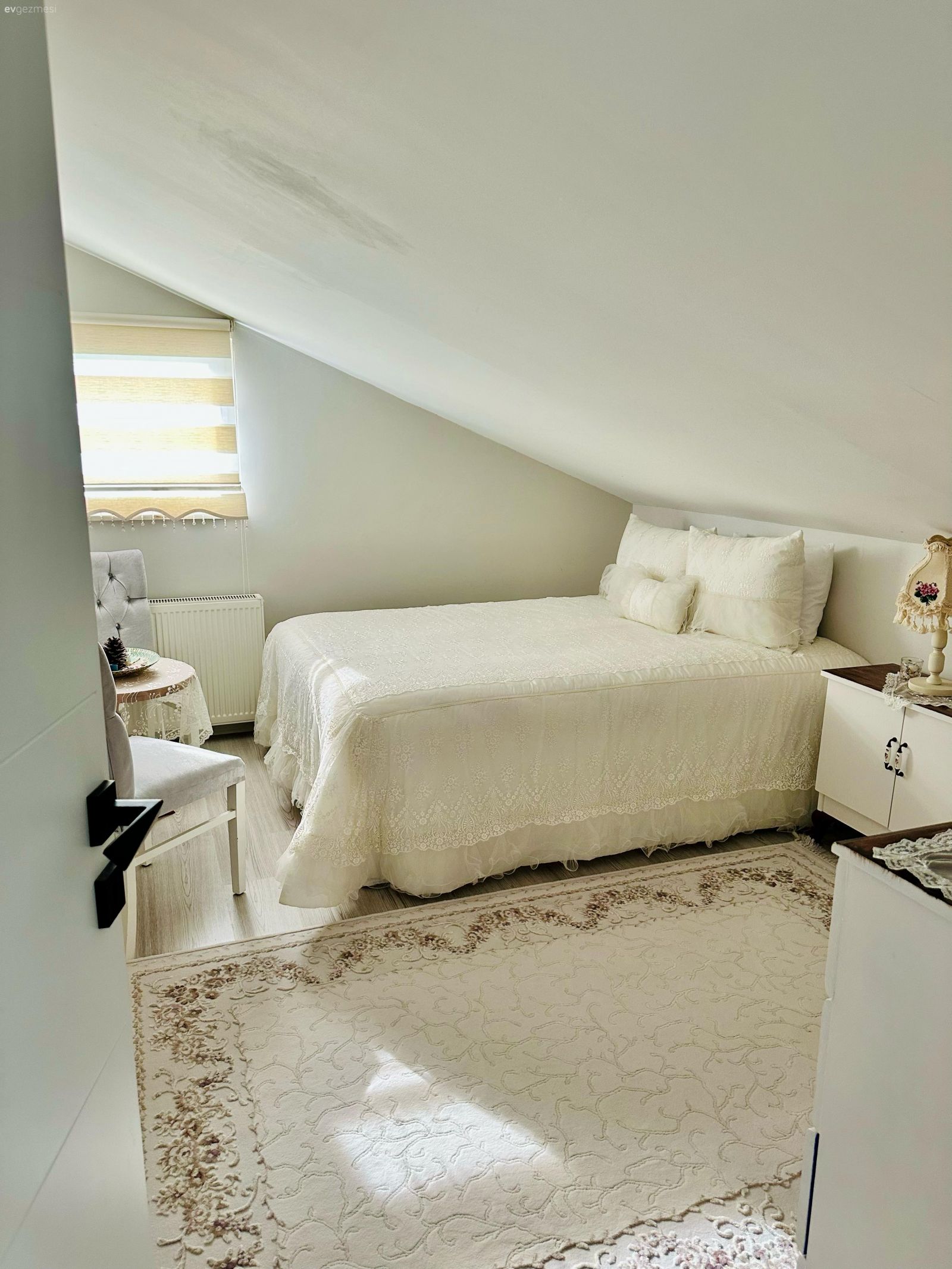 Yatak Odası, Krem, Bej, Yatak örtüsü, Komodin