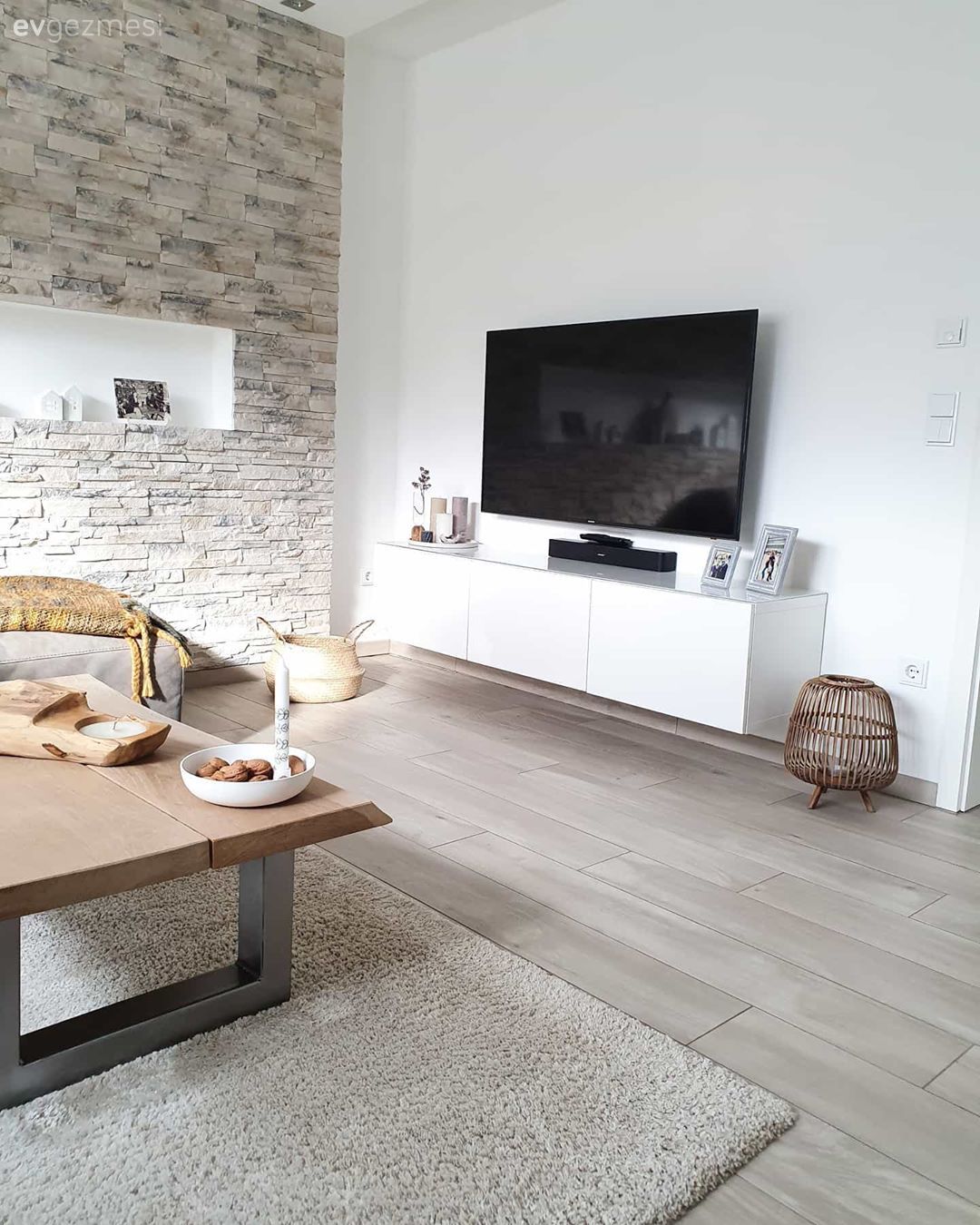 Beyaz, Bej, Vizon, Taş duvar, Duvar dekorasyonu, Orta sehpa, Sehpa, Tv ünitesi, Tv ünitesi aksesuarları, Ev Aksesuar, Halı, Salon halısı