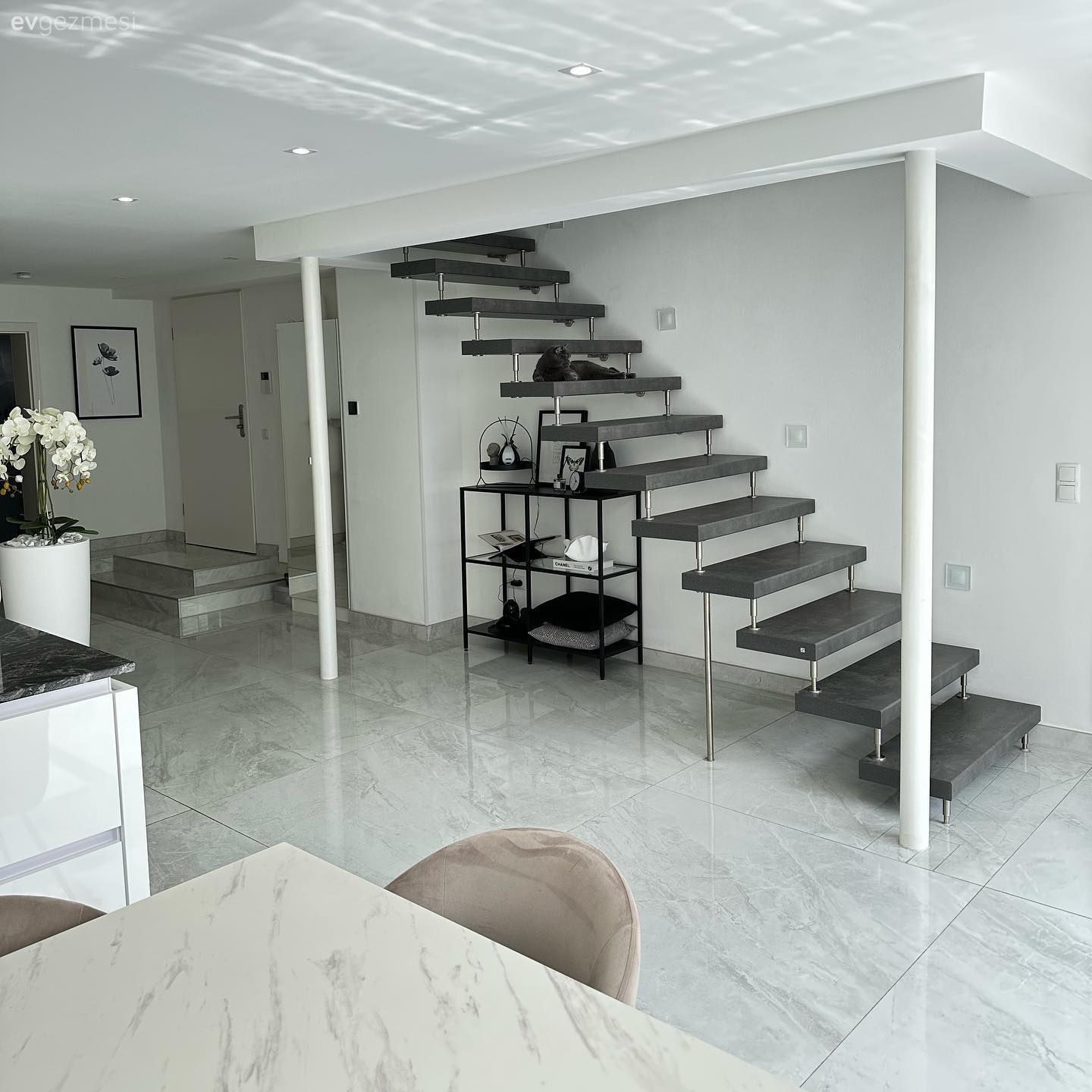 Bu Modern Evde Değişen Banyo ve Yatak Odası Dekora Yenilik Katmış!