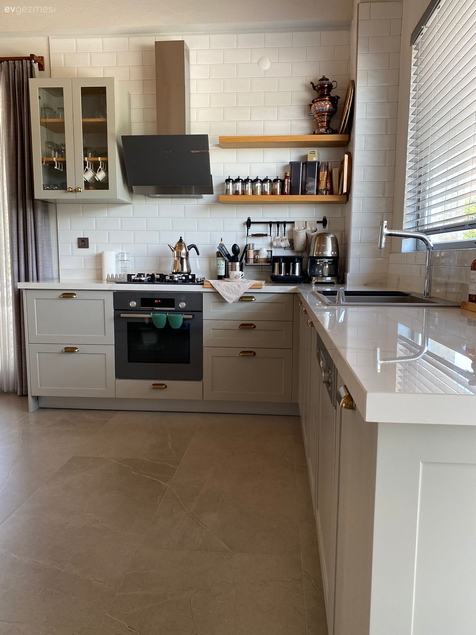 Muğla'daki 100 M2'lik Bu Köy Evinin İçi Beton Dışı Taş!