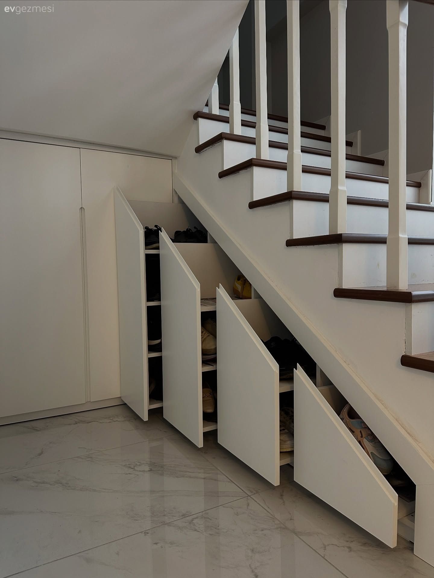 Antre, Merdiven, Dolap