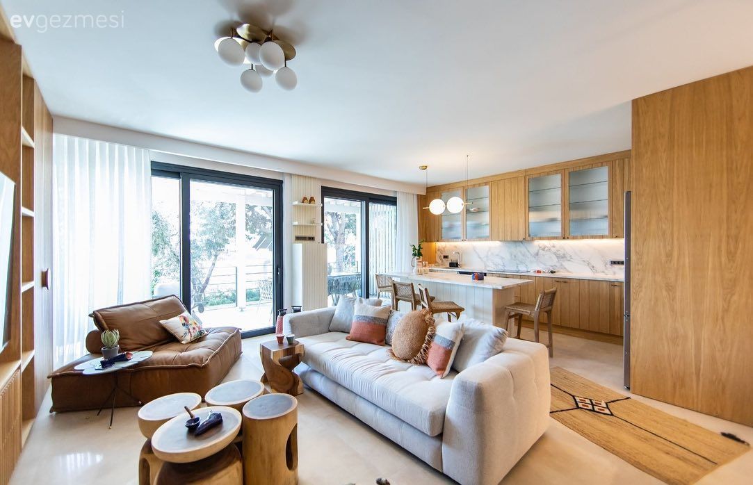 Bu Bodrum Evinde Ahşabın Sıcaklığı Özel Tasarımlarla Sunulmuş!