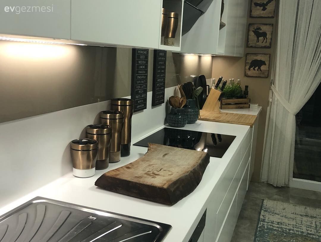 Bu İstanbul Evinde Modern Rustik Tarza Çokça Işıltı Katılmış