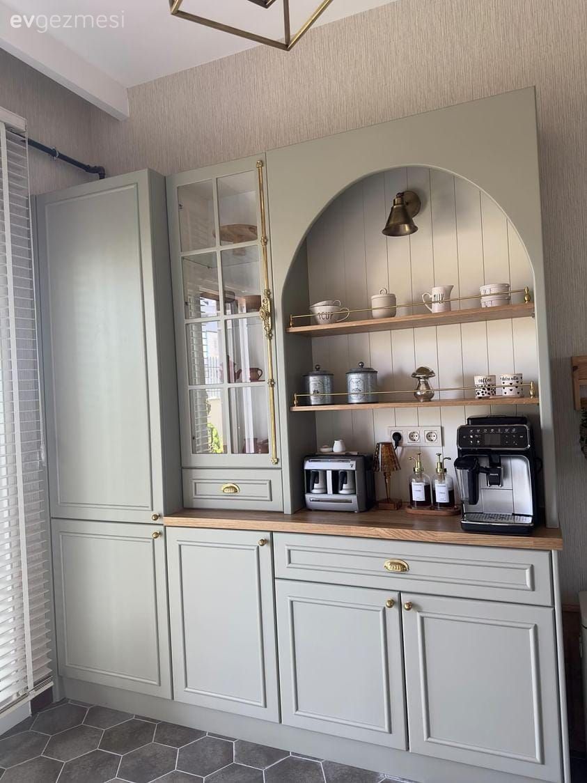 Seramiklerinden Kahve Köşesine Birçok Noktada Sürprizleri Olan Bir Mutfak!
