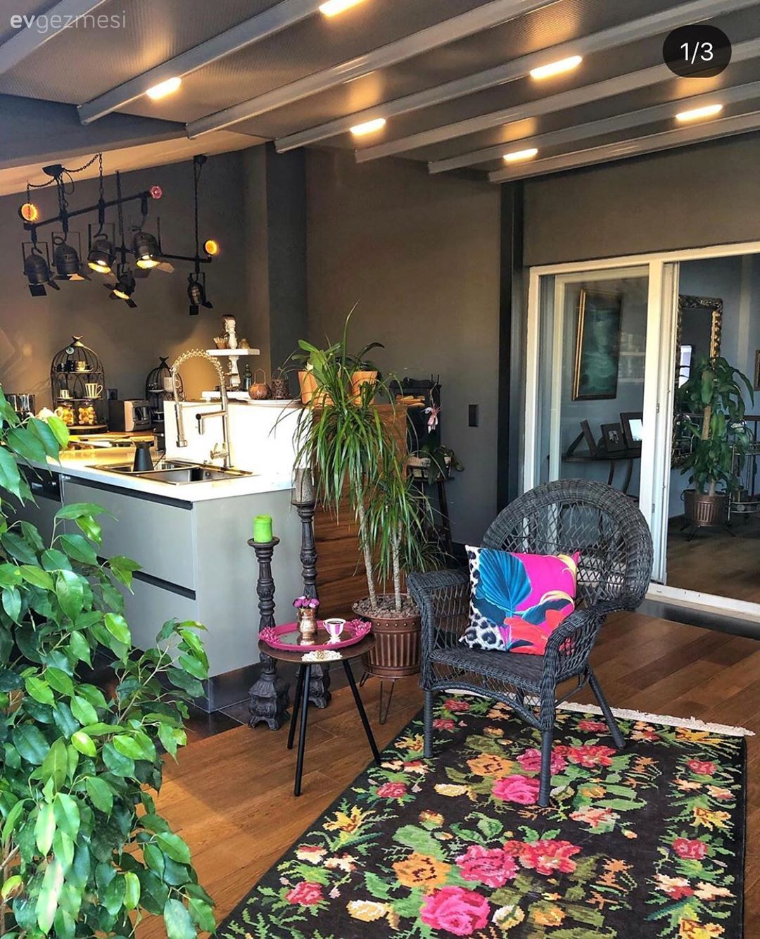 Bu Apartman Dairesi 10. Kata Bahçeli Bir Ev Hissini Taşımış