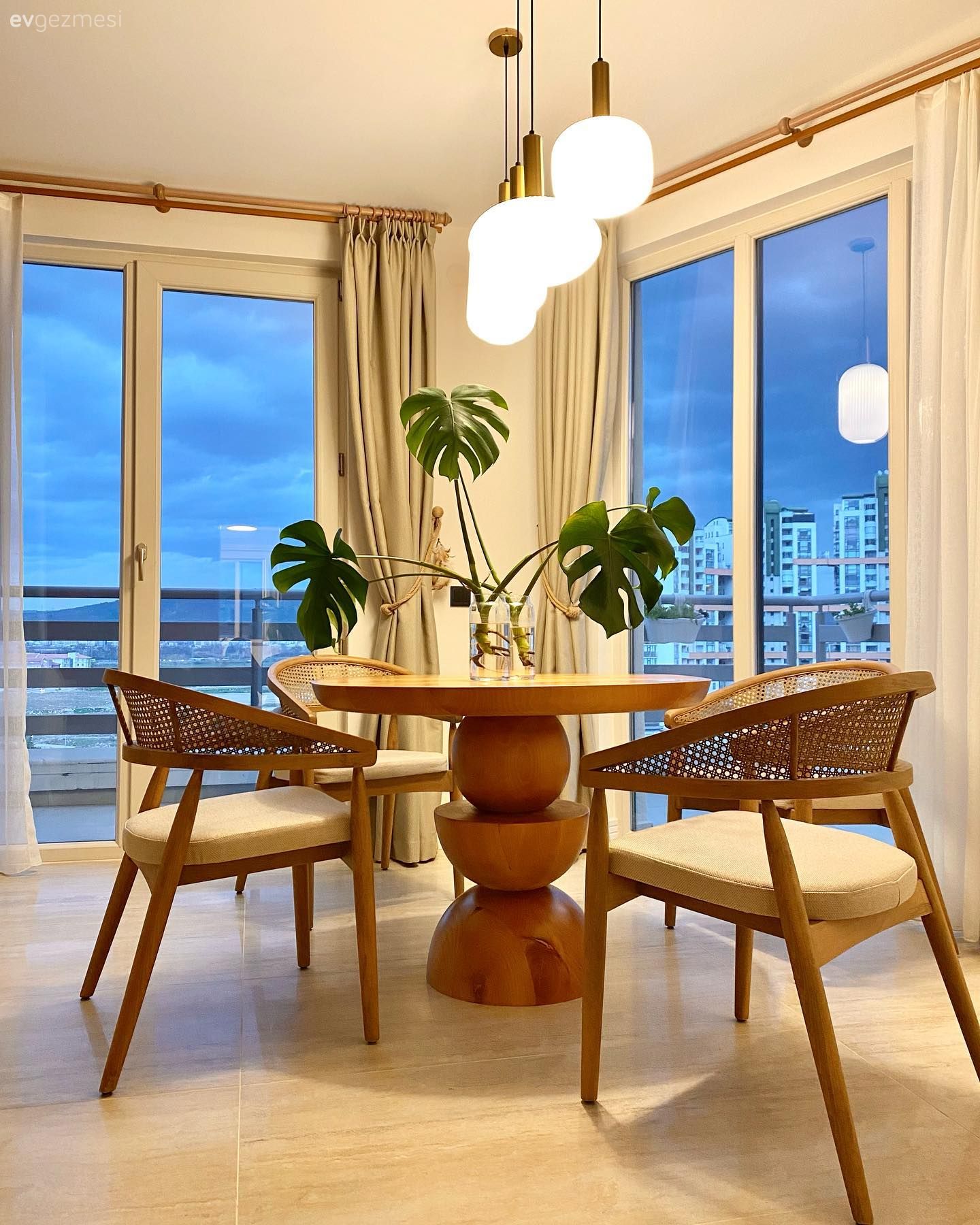 Feminen Dokunuşların Olduğu Bu Evde Kasvetli Görünüme Yer Yok