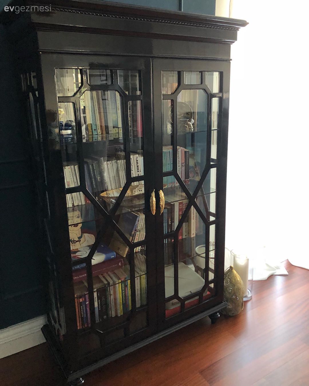 Mobilya boyama, Kendin Yap, Öncesi / Sonrası, Kitaplık, Siyah