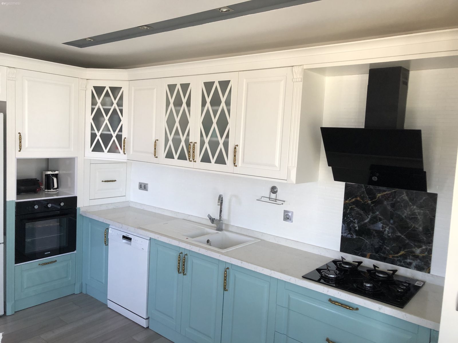 Öncesi&Sonrası: Mavinin Enerjisi Bu Mutfağa Çok Yakışmış!