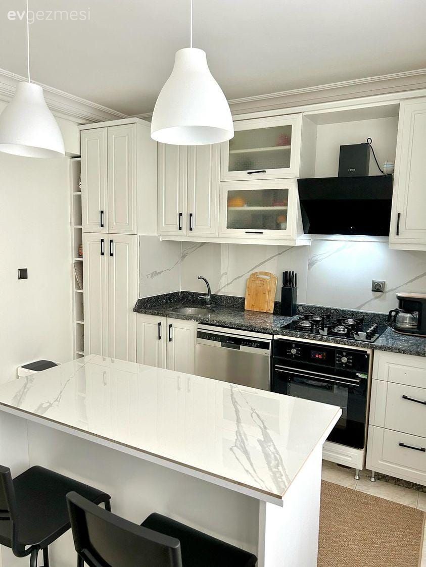 Bu İstanbul Evinde Minimalist Felsefe Kendini Çok Belli Etmiş!