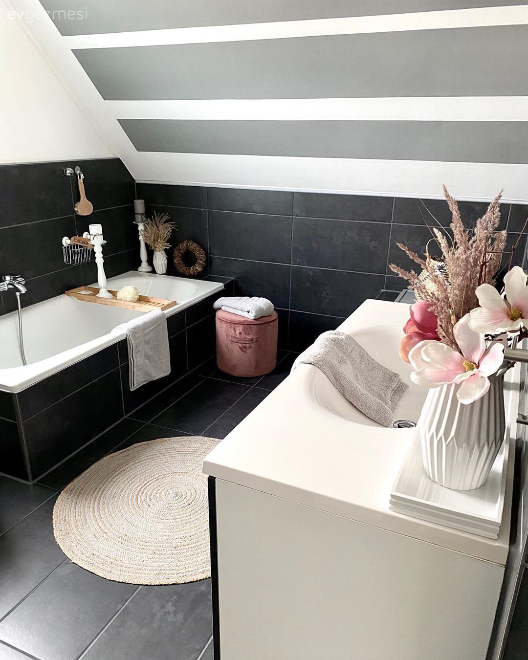 Bu Havadar Evin İçinde Açık Renkler Ahşaplarla Yoğrulmuş