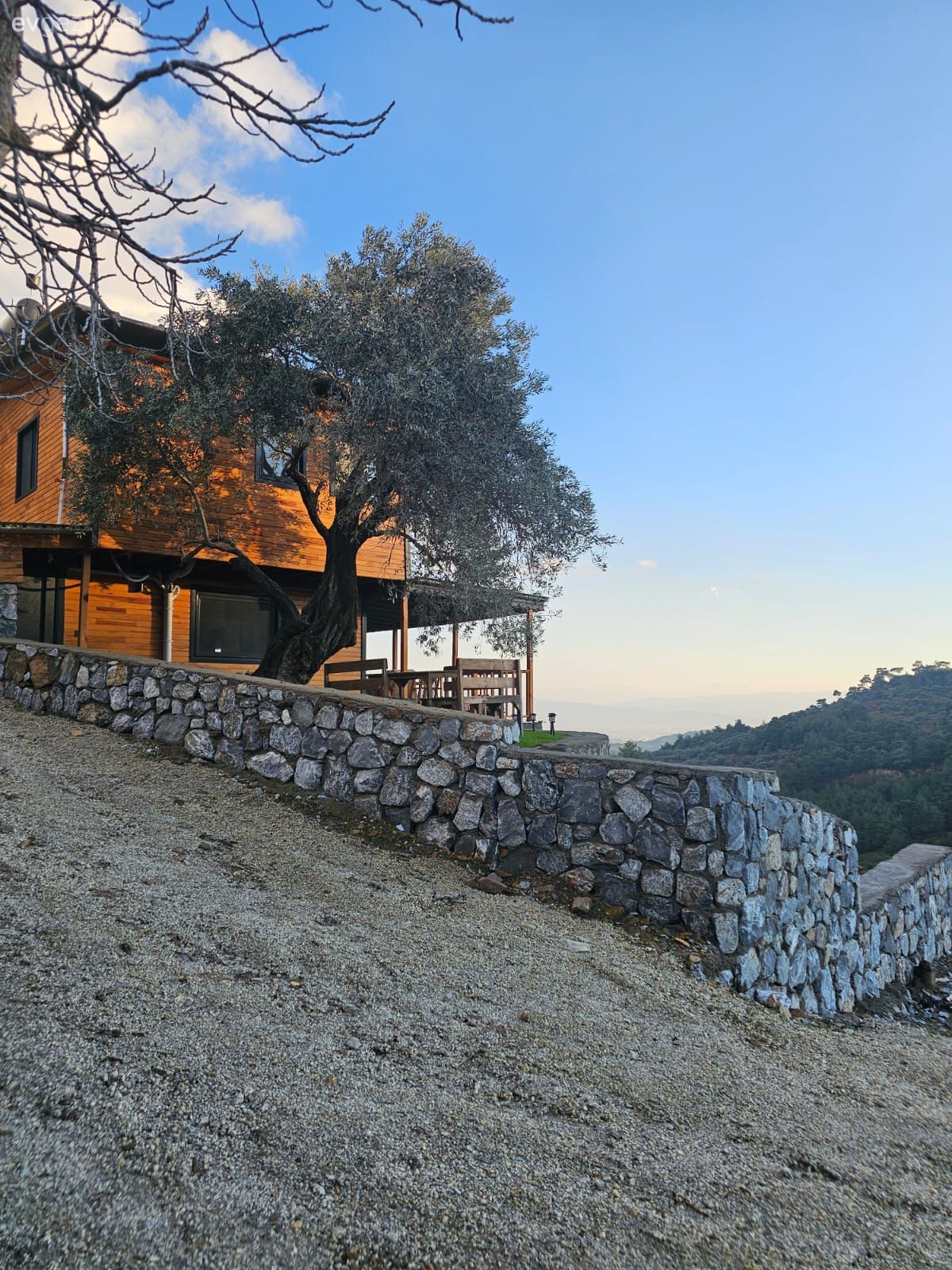 Dağ Köyünde Ahşabın Sıcak Sesi: Aydın'da İki Katlı Bir Köy Evi!