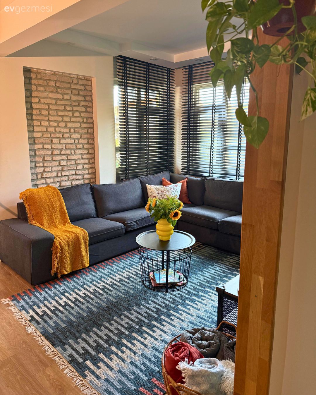 Öğrencilikten Aile Evine: Pencere Dışında Her Şeyi Değişen İstanbul Evi