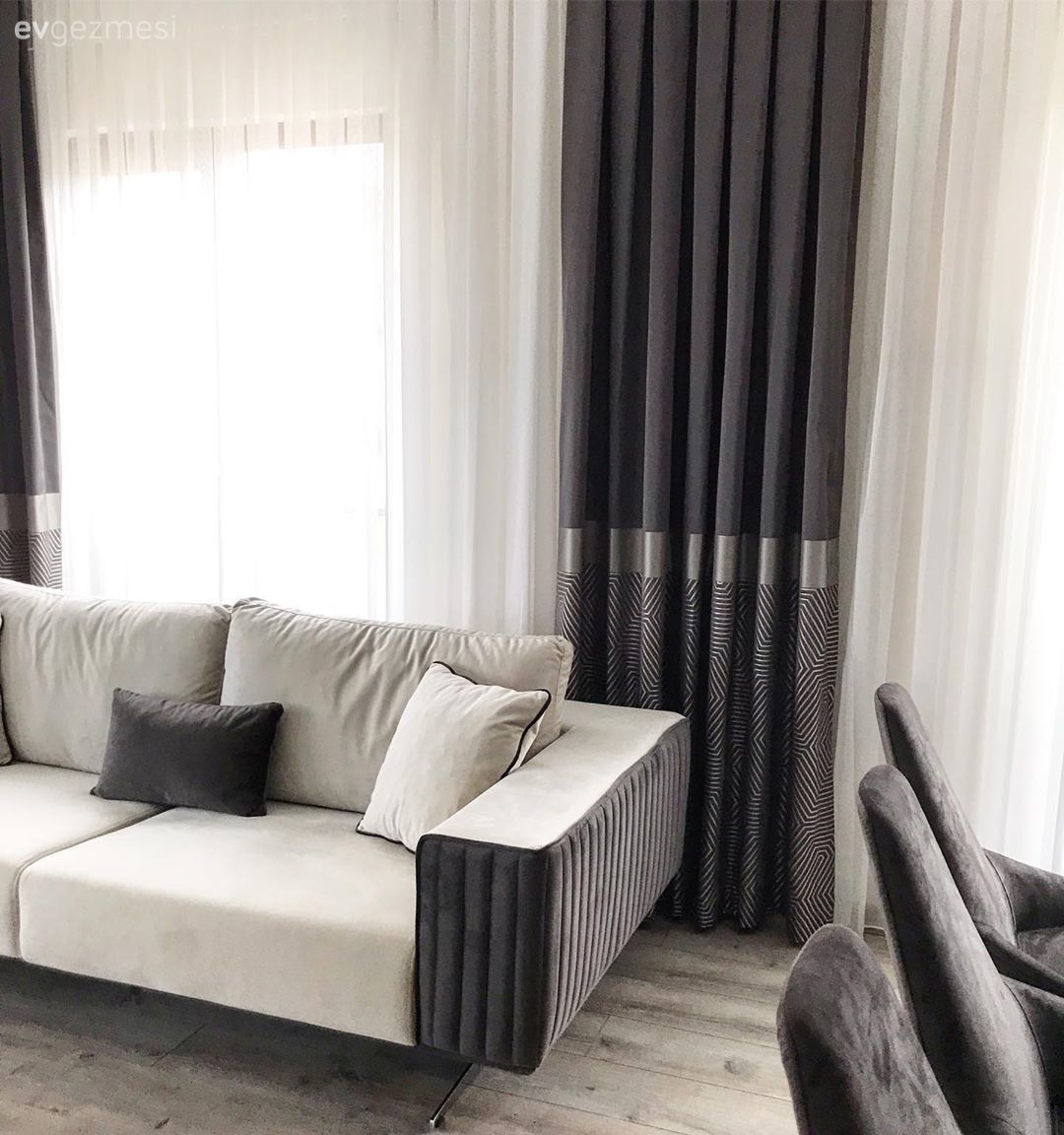 Salon, Modern klasik, Antrasit  , Krem, Koltuk takımı, Fon perde, Perde, Tül perde, Kırlent, Ev tekstili