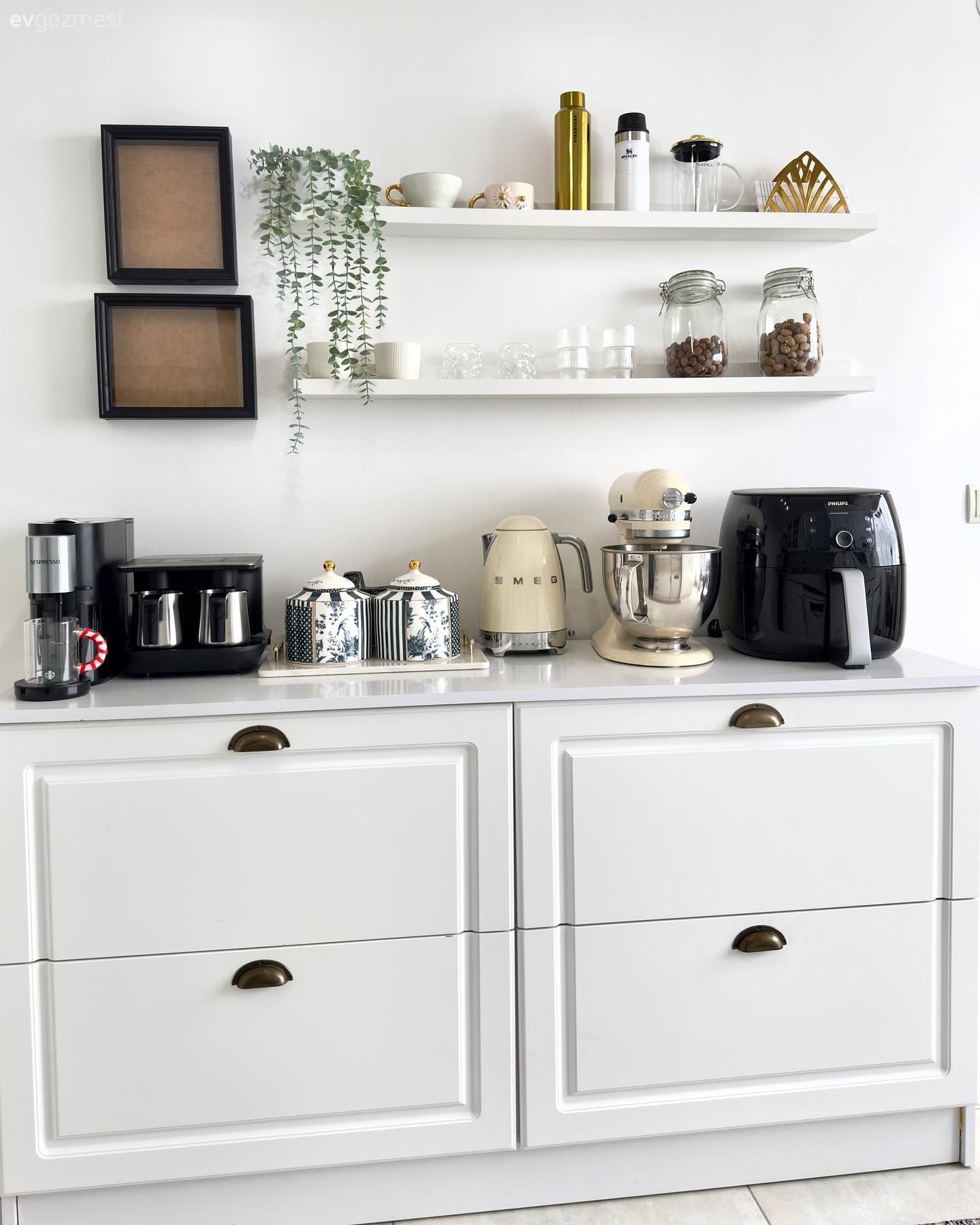 Bu Trabzon Evinde Beyazın Ferahlığı Tüm Odaları Kuşatmış!