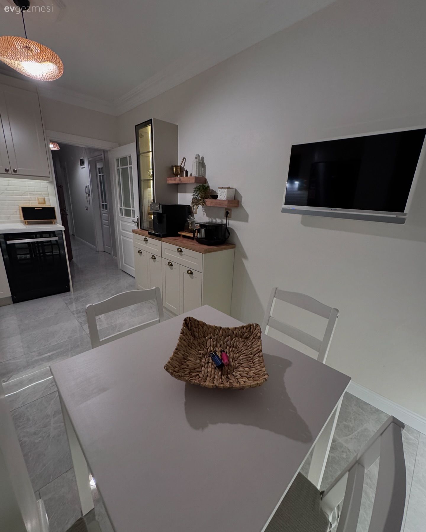 Bu Mutfakta Alan Geniş Olunca Köşeler Çoğalmış!