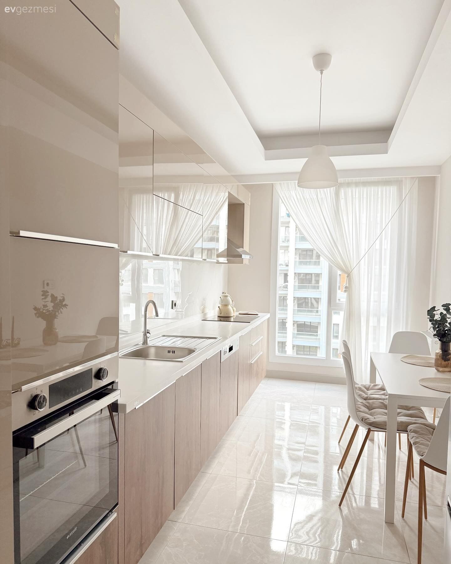 Bu Evin Şıklık Formülünde Beyazın Payı Oldukça Yüksek