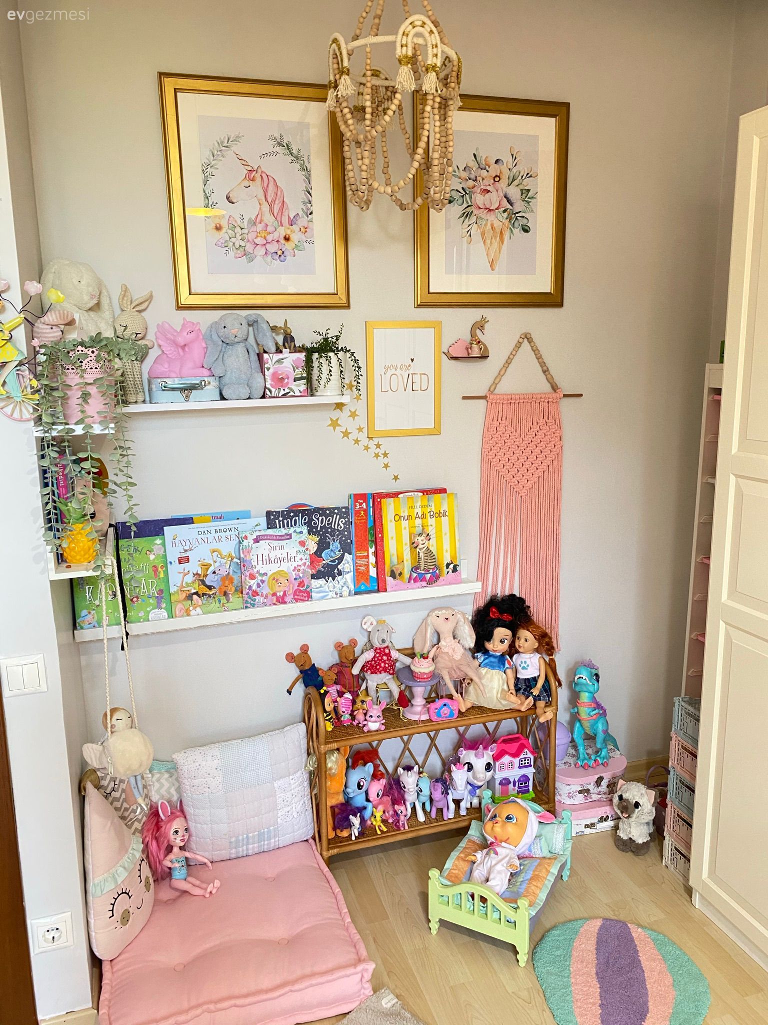 Çocuk Odası, Beyaz, Gri, Pembe, Dolap, Çocuk odası duvar dekorasyonu, Çocuk odası halısı