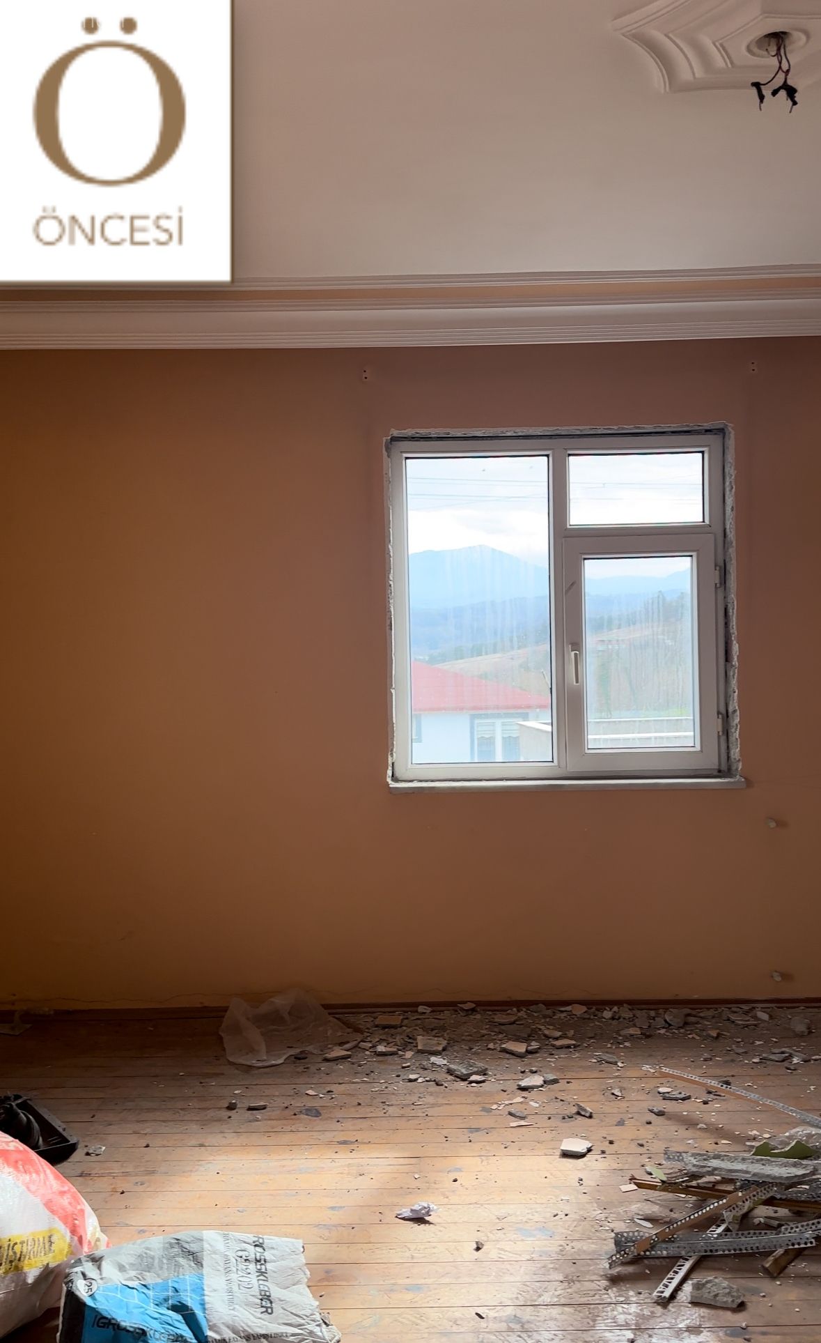 Pencerenin Etrafında Koca Kitaplık: İyi Fikirlerle Dolu Zonguldak Evi!