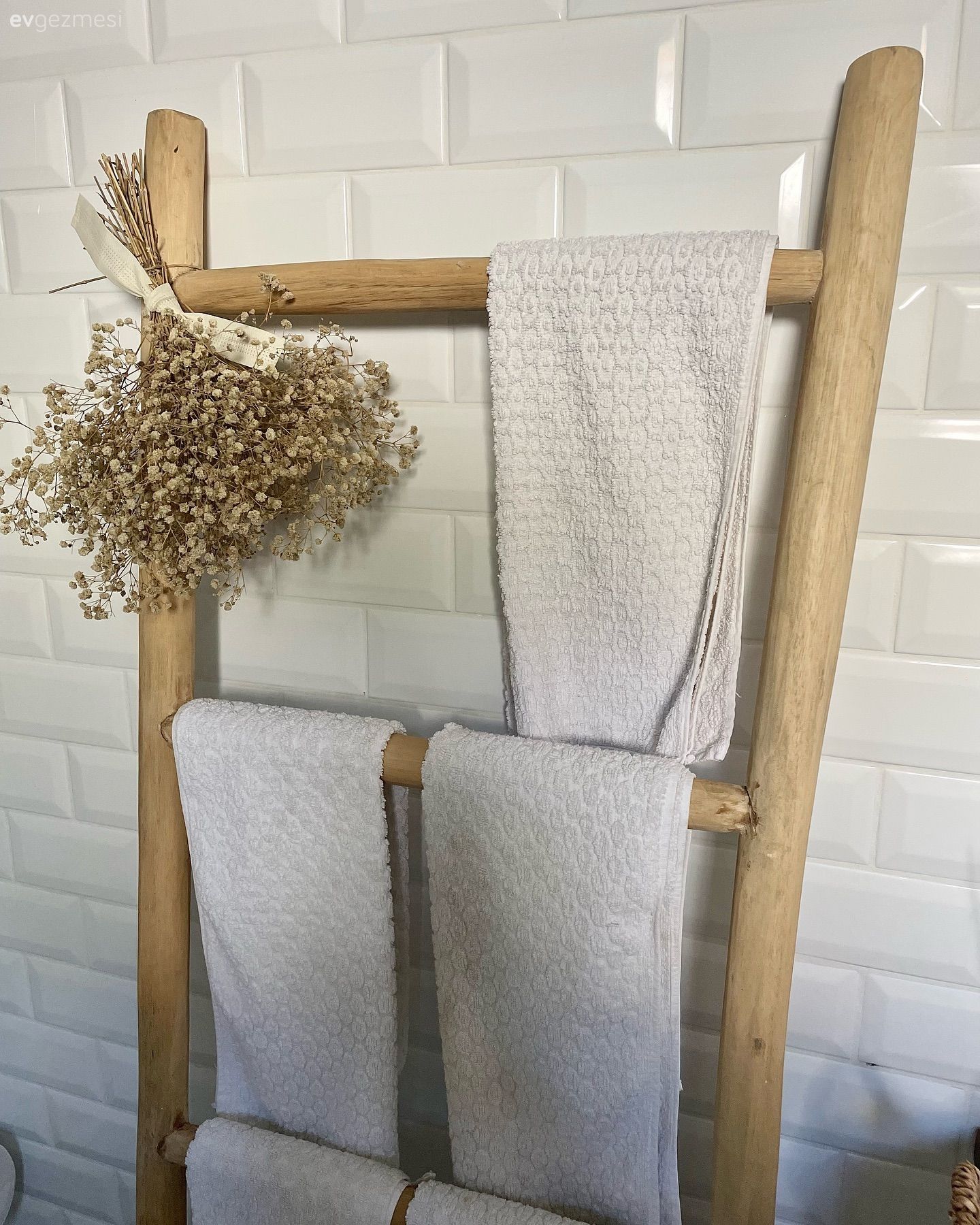 Çeşme'deki Bu Banyo Evin Samimi Ruhunu Yansıtıyor!