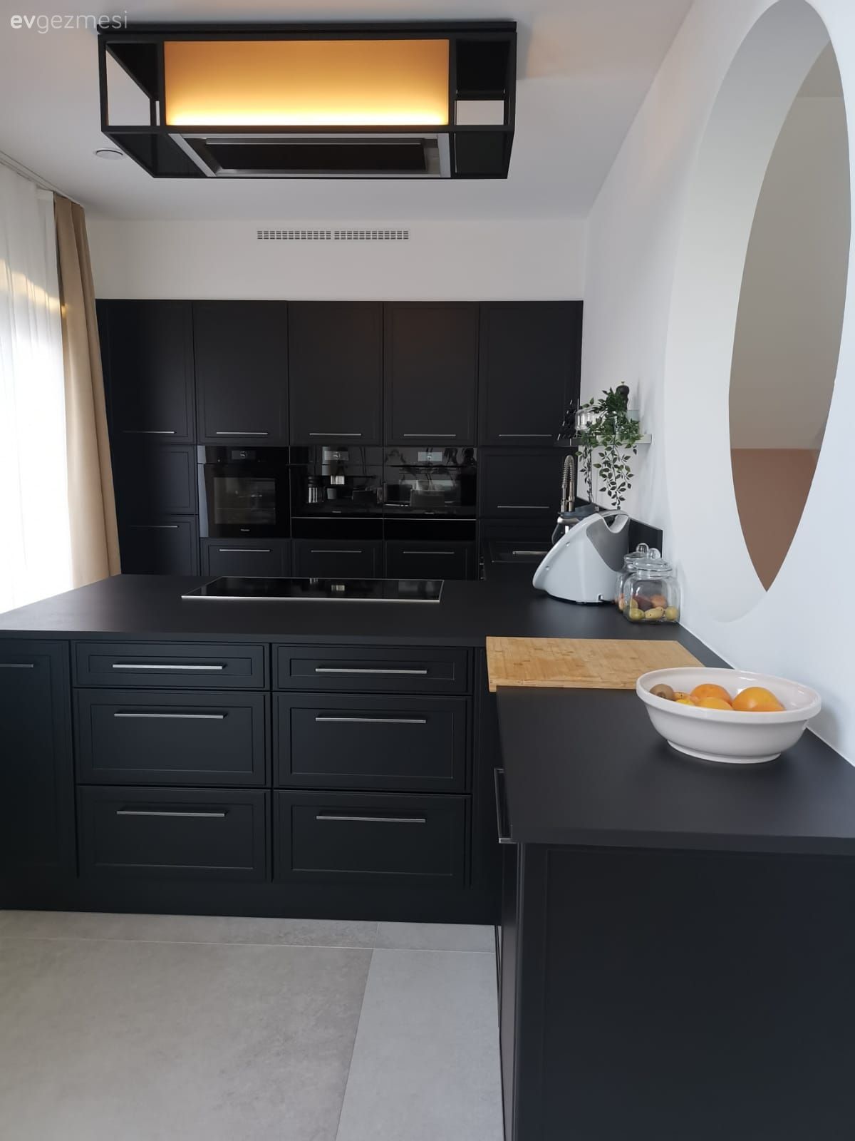 Mutfak, Siyah mutfak, Ada mutfak, Mutfak tezgahı, Mutfak tezgah arası, Mutfak aksesuarları, Mutfak zemin seramikleri