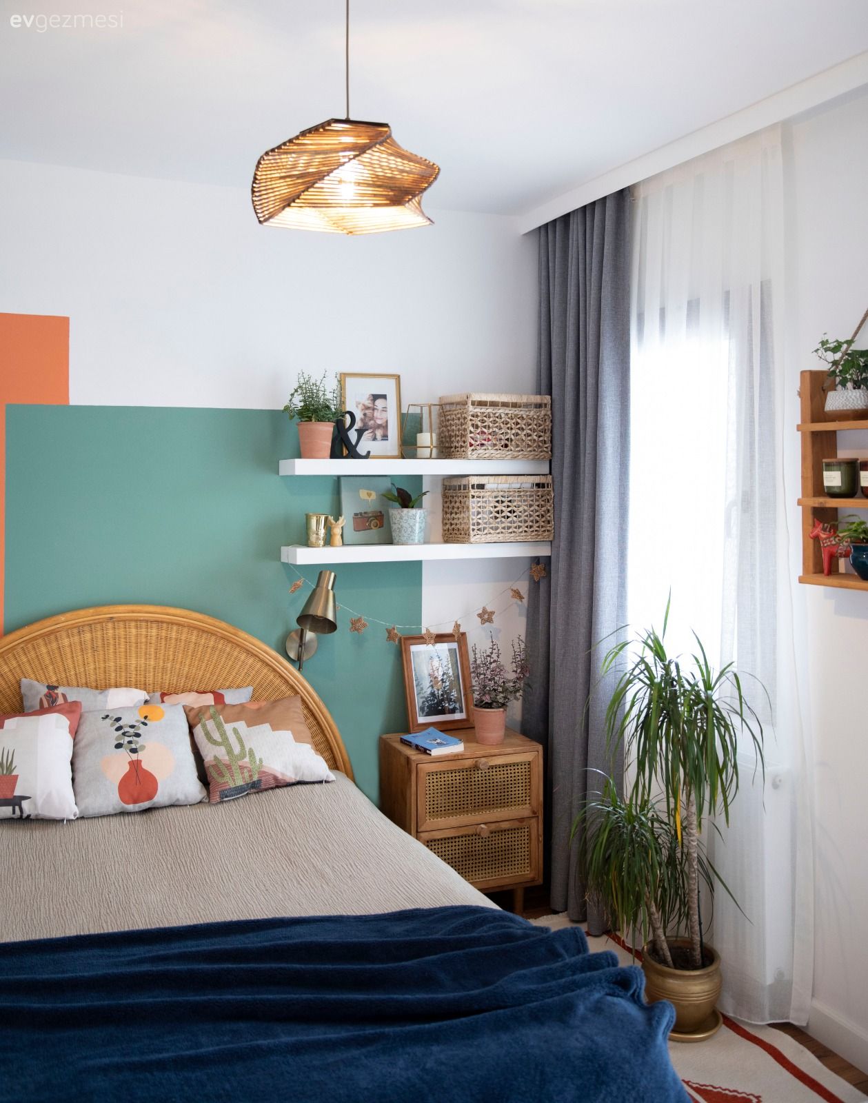 Bu Bodrum Evinin Demirbaşları Ahşap, Hasır ve Bitkiler