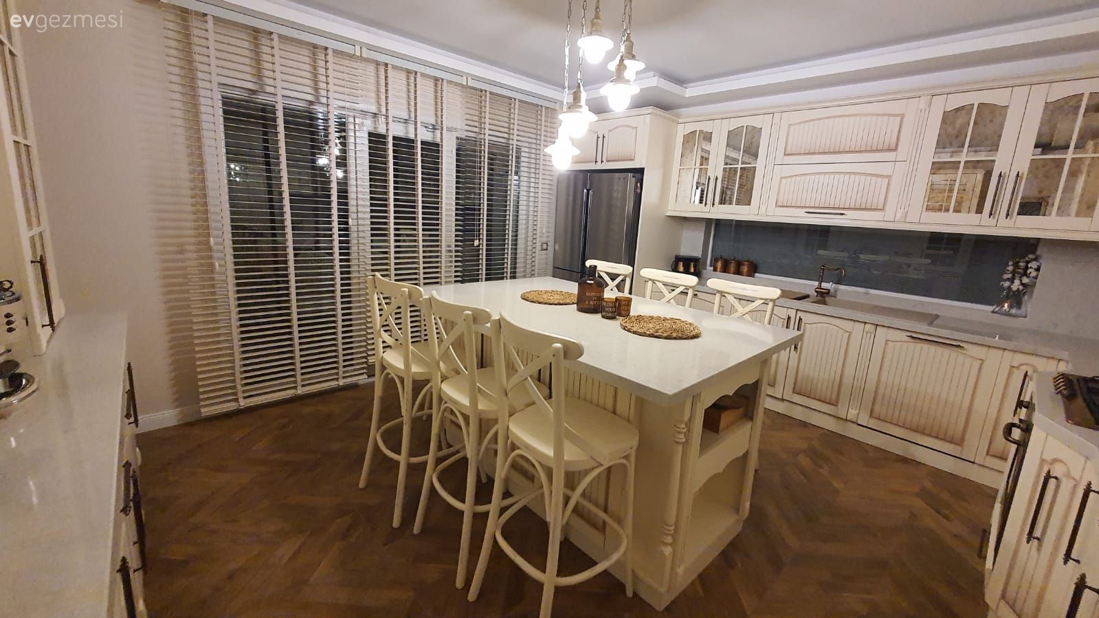 Bu Sakarya Evinde Provensel Stil Nostaljik Esintilerle Tatlandırılmış