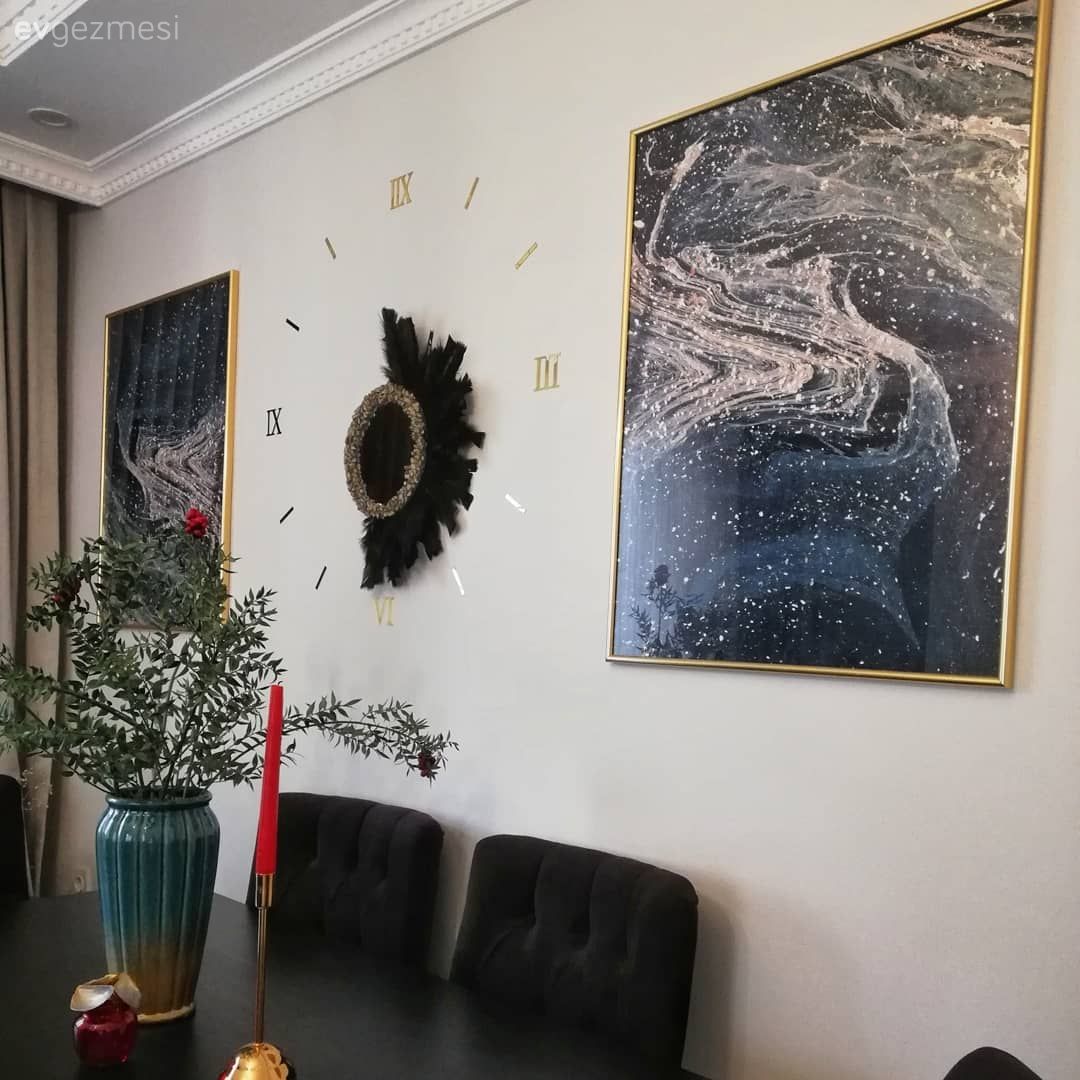 Yemek Odası, Siyah, Altın, Tablo, Duvar dekorasyonu, Metal duvar saati, Yemek masası, Sandalye, Şamdan, Ev Aksesuar, Fon perde, Perde, Tül perde, Vazo, Mumluk