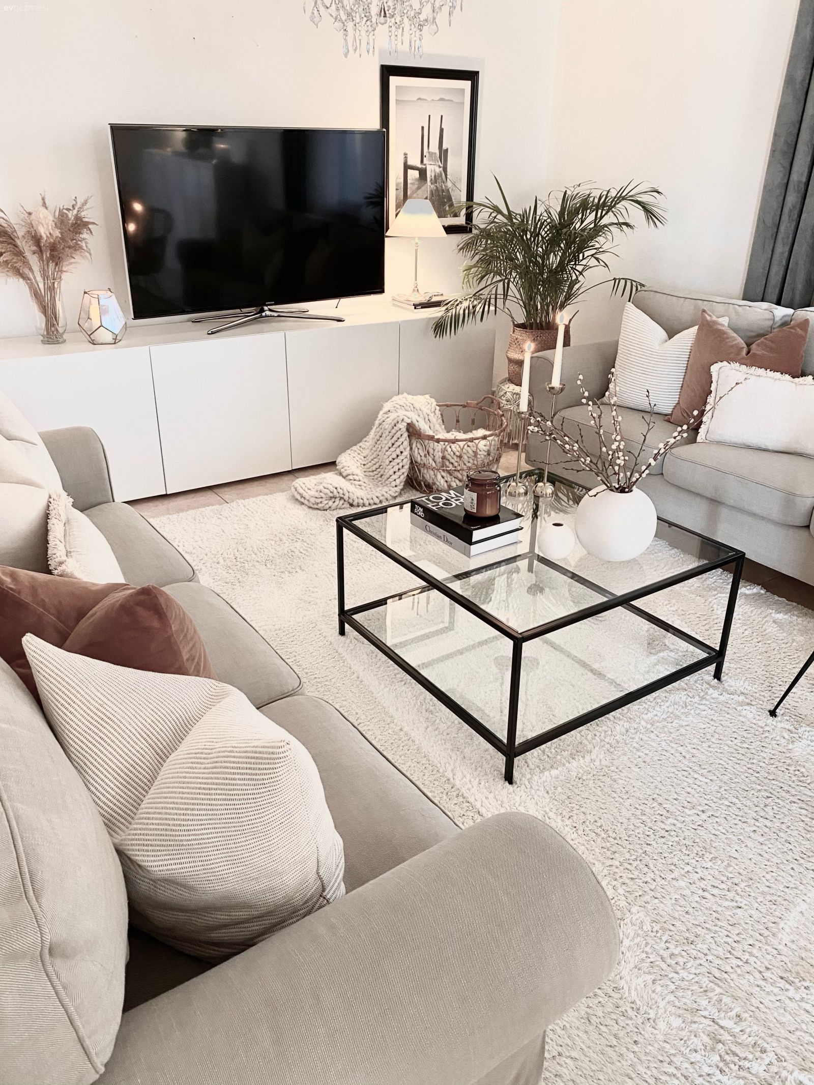 Salon, Modern, Bej, Beyaz, Siyah, Orta sehpa, Sehpa, Tv ünitesi, Kırlent, Ev tekstili, Vazo, Ev Aksesuar, Halı, Salon halısı, Sehpa üstü aksesuarı