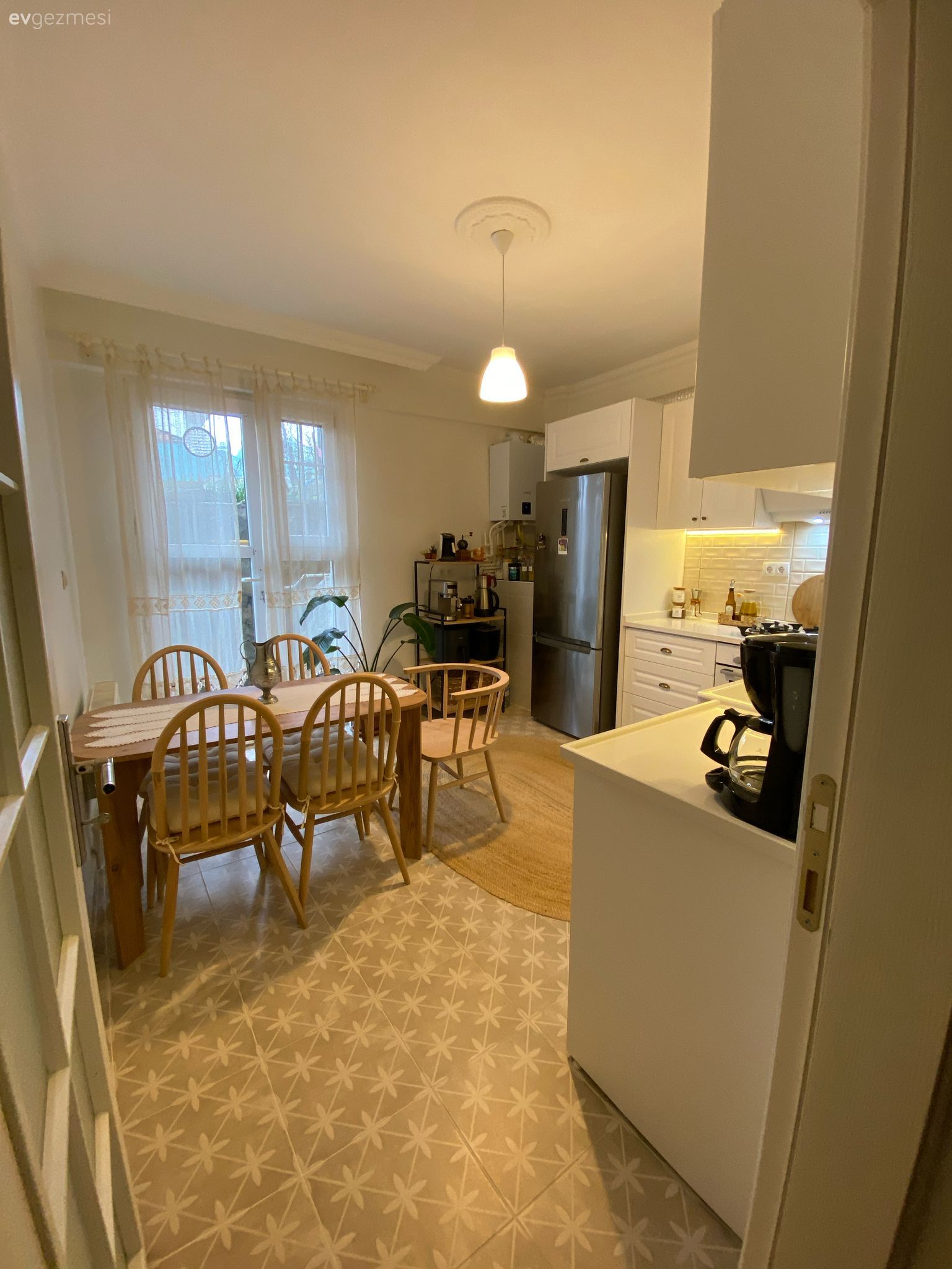 Bu L-Tipi Kocaeli Mutfağında Ferahlık ve Sıcaklık Bir Arada