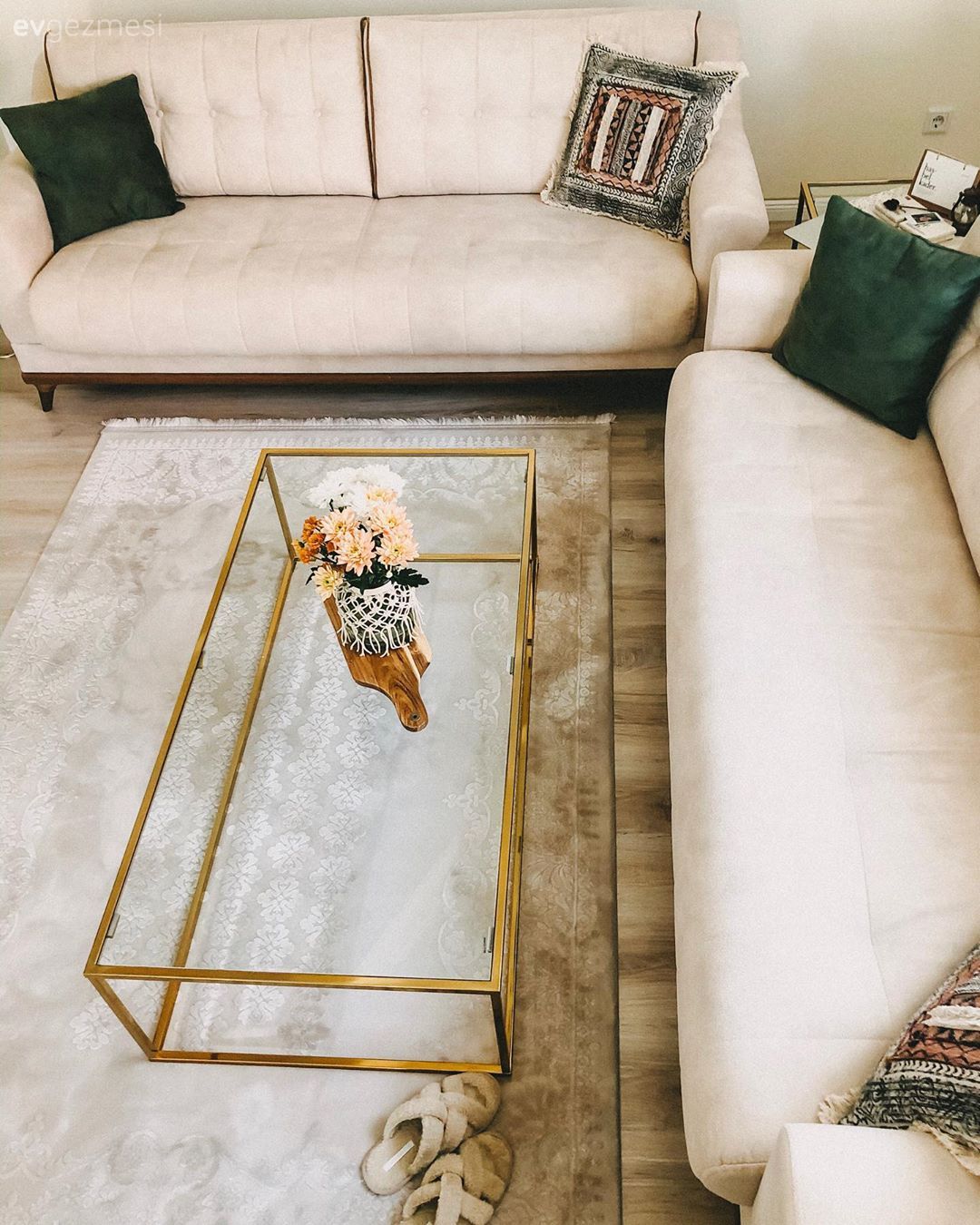 Krem, Yeşil, Koltuk takımı, Kırlent, Ev tekstili, Orta sehpa, Sehpa, Halı