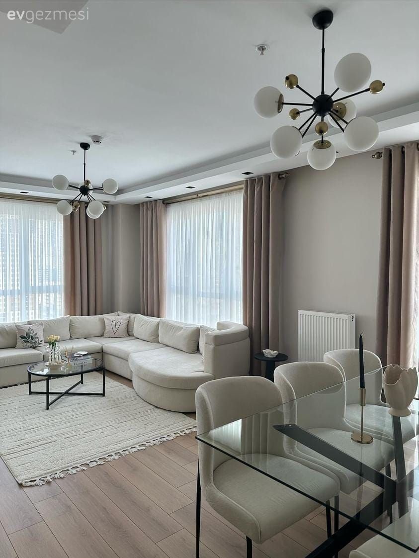 Bu İstanbul Evinde Açık Renkler ve Cam Yüzeyler Ferahlık Kaynağı!