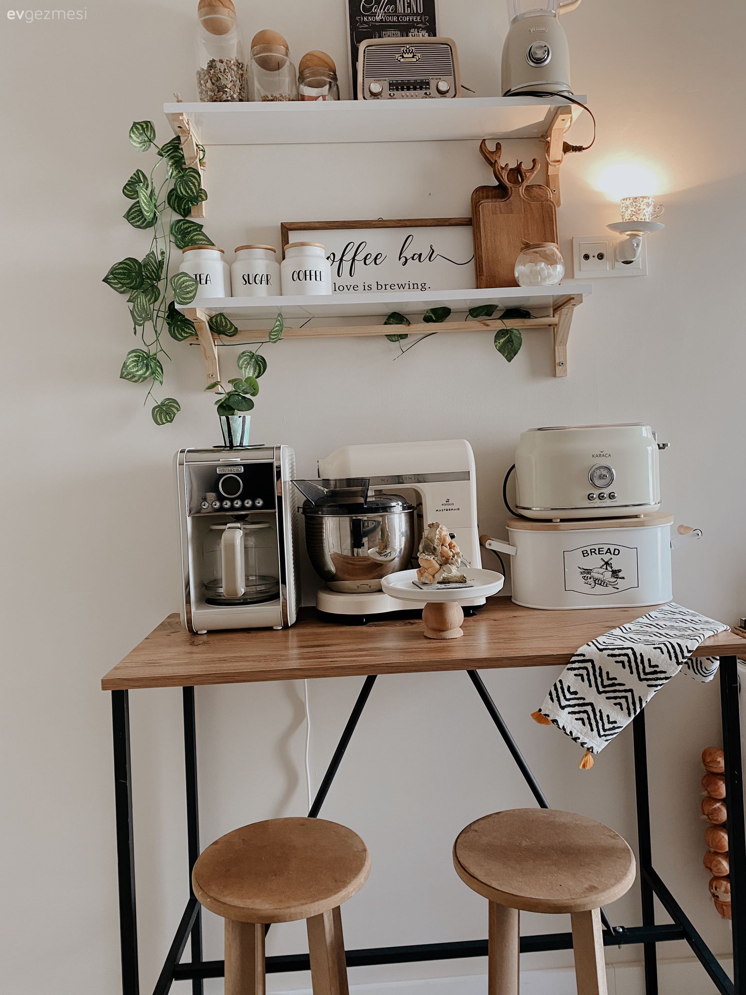 Küçük Mutfakların Keyfini Arttıracak Kahve Köşesi Fikirleri
