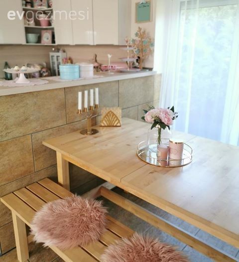 Amerikan Mutfak, Mutfak, Mutfak yarım adası, Ahşap mutfak, Beyaz mutfak, Modern rustik, Mutfak tezgahı, Mutfak tezgah arası, Mutfak aksesuarları, Dubleks evler, Pudra pembe, Mutfak masası, Bank, Peluş, Mutfak perdesi, Ev Aksesuar, Şamdan, Altın, Aynalı tepsi, Aynalı aksesuar