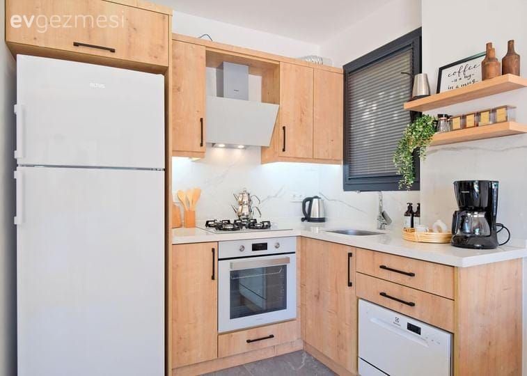 Fethiye'deki Bu Evin Bir Yanı Çam Ormanı Diğer Yanı Deniz!