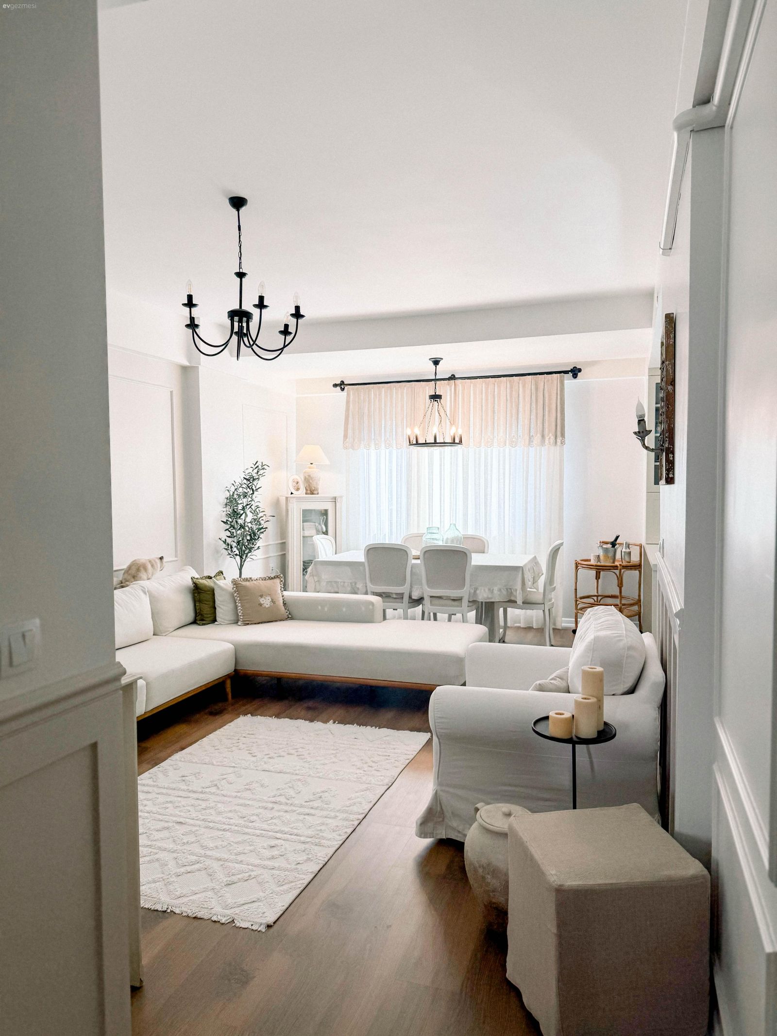 Modern-Country Harmanı Bu Eve Ferahlık ve Romantik His Katmış