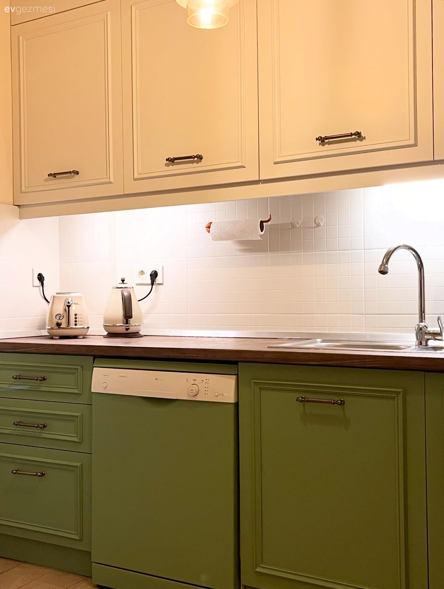 Mutfak, Beyaz, Yeşil, Mutfak tezgahı, Mutfak tezgah arası, Shaker kapaklı dolaplar, Mutfak aksesuarları, Mutfak boyama, Mobilya boyama