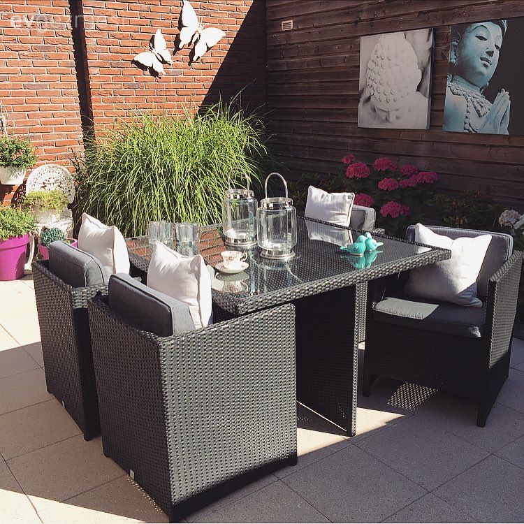 Kış bahçesi, Taş duvar, Duvar dekorasyonu, Siyah, Pembe, Çiçekli desen, Desenler, Bahçe oturma grubu, Bahçe, Bahçe masası