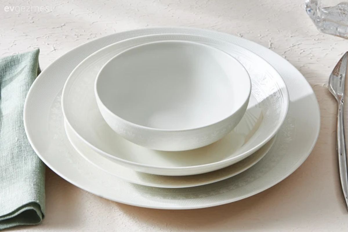 Çeyiz İçin 12 Kişilik Yemek Takımı Seçimi Nasıl Yapılır?