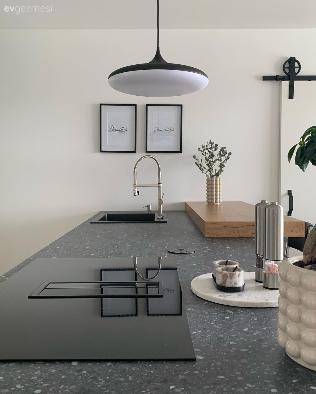 Siyah tezgah, Mutfak tezgahı, Siyah, Mutfak Avize Modelleri, Beyaz, Sarkıt, Aydınlatma, Çerçeve, Mutfak aksesuarları, Mutfak