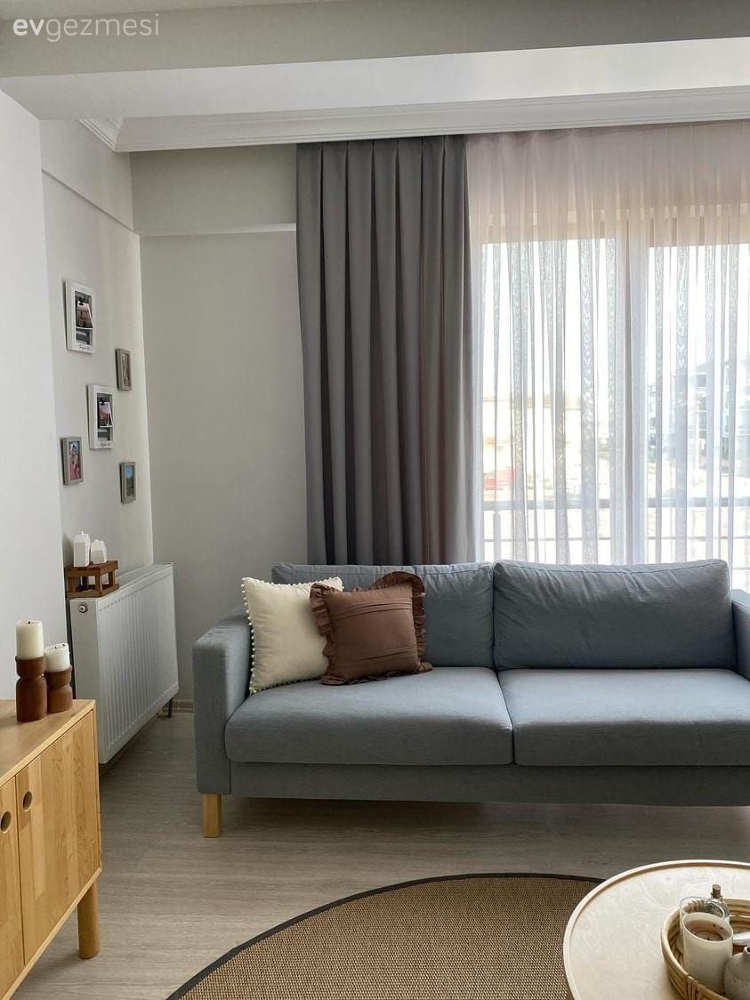 Salon, Modern, İskandinav, Gri, Fon perde, Perde, Tül perde, Koltuk takımı, Kırlent, Ev tekstili, Tv ünitesi, Halı, Salon halısı, Orta sehpa, Sehpa, Dekoratif Objeler