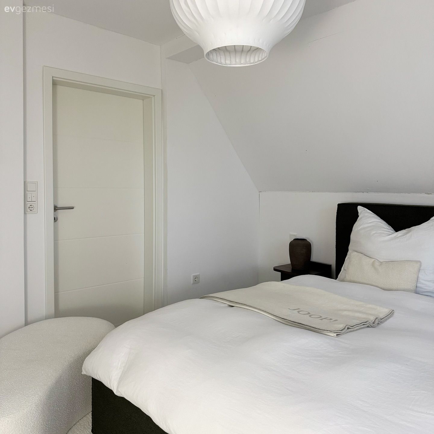 Büyük Boyutlu Objeler Bu Evin Karakterini Ortaya Çıkarmış