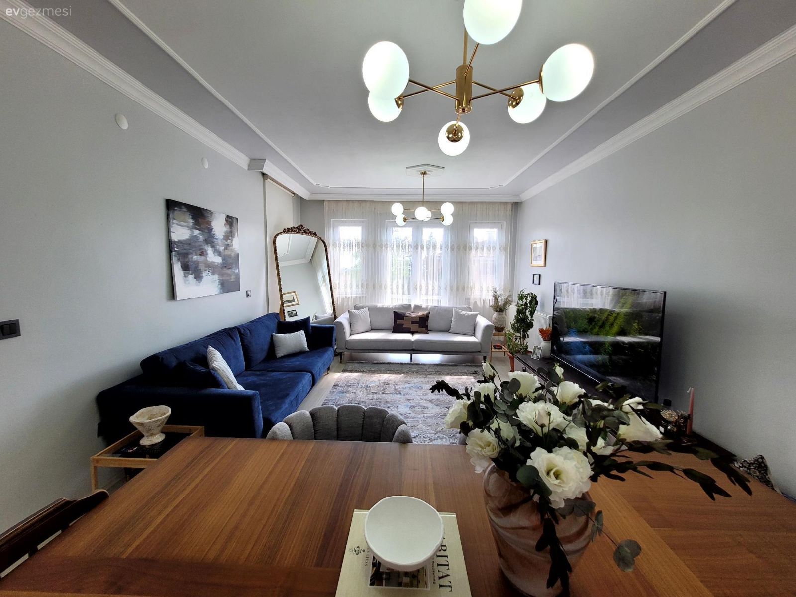 Salon, Modern, Parlament mavisi, Beyaz, Gri, Siyah, Koltuk takımı, Kırlent, Ev tekstili, Sandalye, Tv ünitesi, Tv ünitesi aksesuarları, Ev Aksesuar, Yemek masası, Boy aynası, Ayna, Halı, Salon halısı, Avize, Aydınlatma, Salon avizesi, Tablo, Duvar dekorasyonu