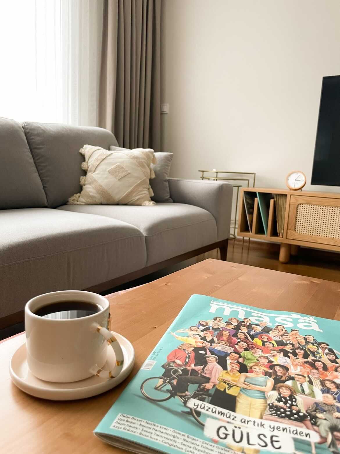 Fon perde, Perde, Koltuk takımı, Gri, Ahşap Mobilya, Tv ünitesi, Tv ünitesi aksesuarları, Ev Aksesuar, Orta sehpa, Sehpa