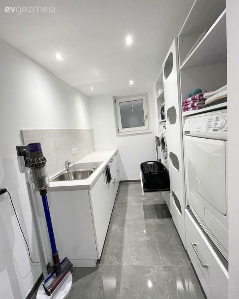 Çamaşır odası, Beyaz, Zemin seramikleri, Spot aydınlatma, Aydınlatma