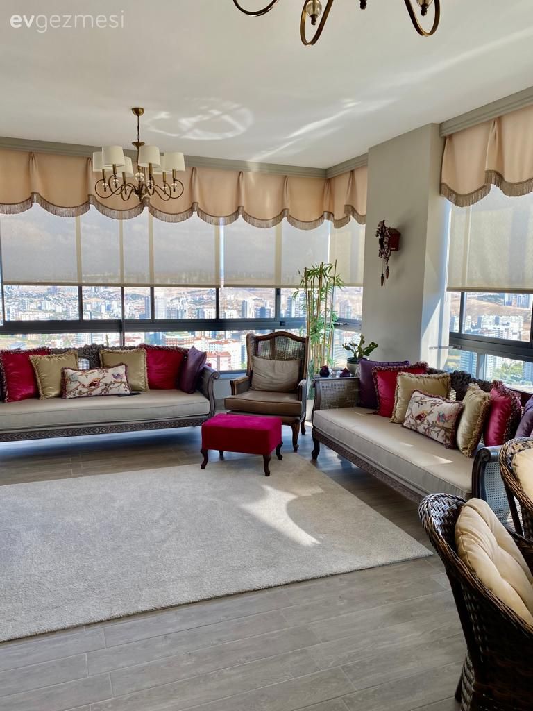 Kış bahçesi, Krem, Beyaz, Bordo, Kırmızı, Koltuk takımı, Fon perde, Perde, Tül perde, Stor perde, Halı, Kırlent, Ev tekstili